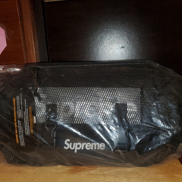 Supreme Waist Bag SS20 - Picture 2 of 3